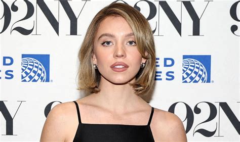 sydney sweeney scar|Sydney Sweeney sparks fierce plastic surgery debate。